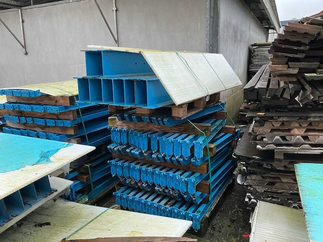 Partij gedemonteerde draagarmstellingen - afbeelding 9 van  16