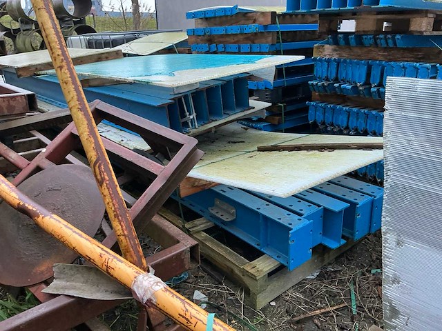 Partij gedemonteerde draagarmstellingen - afbeelding 10 van  16