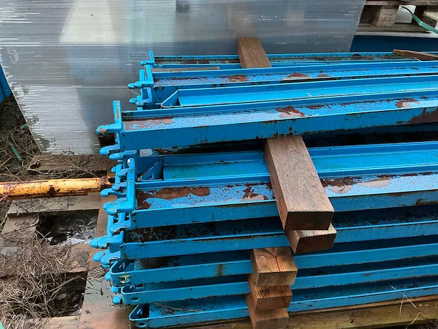 Partij gedemonteerde draagarmstellingen - afbeelding 16 van  16