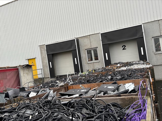 Partij gedemonteerde ict artikelen - afbeelding 2 van  6