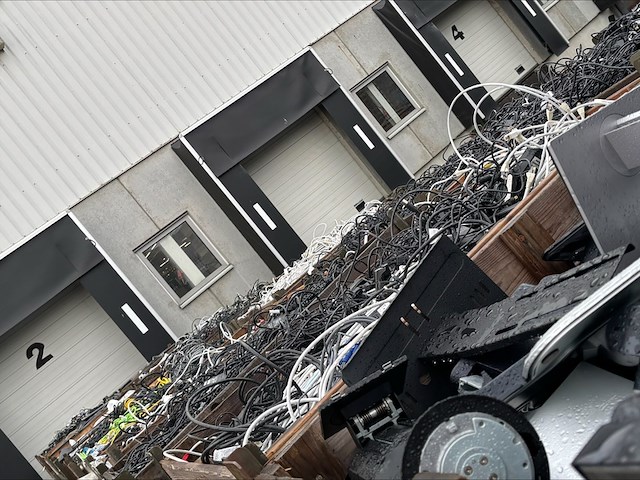 Partij gedemonteerde ict artikelen - afbeelding 6 van  6