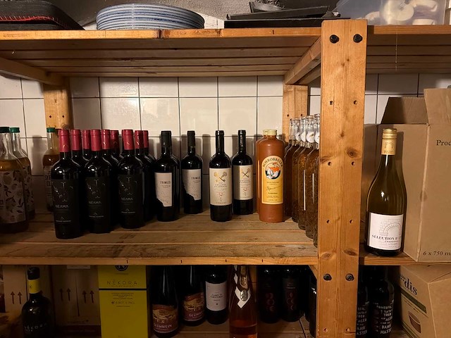 Partij gedestilleerd (grotendeels wijn) (144x) - afbeelding 1 van  6