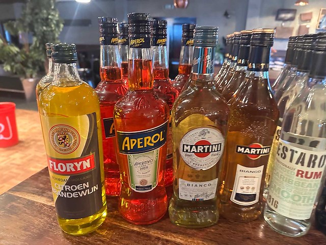 Partij gedistilleerd en likeuren, 31 flessen - afbeelding 2 van  4