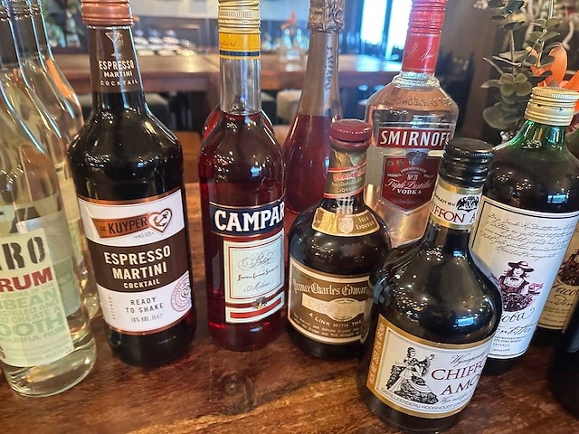 Partij gedistilleerd en likeuren, 31 flessen - afbeelding 3 van  4