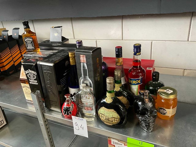 Partij gedistilleerd - afbeelding 1 van  5