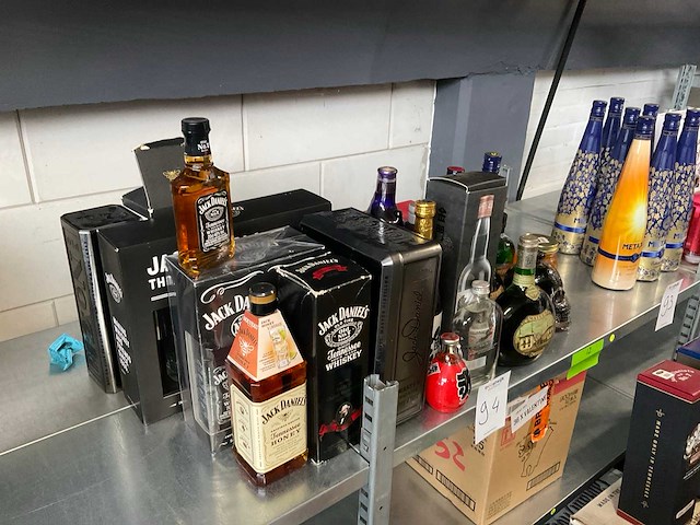 Partij gedistilleerd - afbeelding 2 van  5