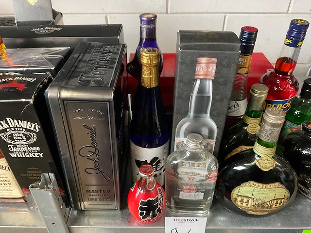 Partij gedistilleerd - afbeelding 4 van  5