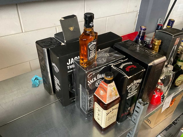 Partij gedistilleerd - afbeelding 5 van  5