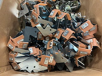 Partij gegalvaniseerde stalen beugels, klemmen en montageplaten (453kg) - afbeelding 1 van  9