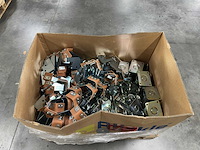 Partij gegalvaniseerde stalen beugels, klemmen en montageplaten (453kg) - afbeelding 2 van  9