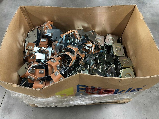 Partij gegalvaniseerde stalen beugels, klemmen en montageplaten (453kg) - afbeelding 3 van  9