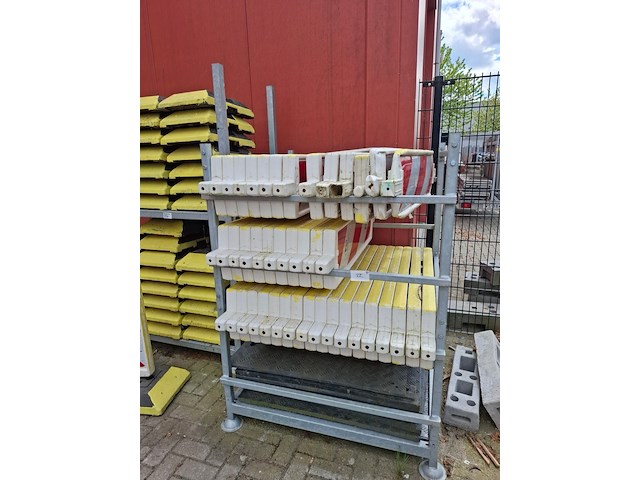 Partij geleidebakens met voet - afbeelding 3 van  5
