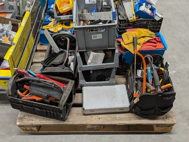 Partij gemengd gereedschap en opbergmiddelen - afbeelding 3 van  7