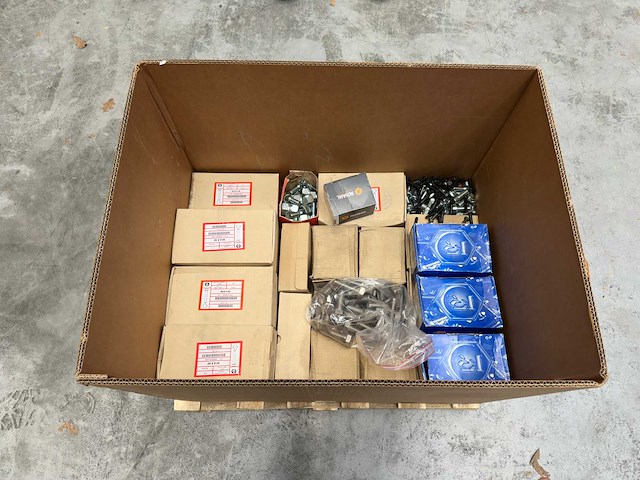 Partij gemengde bevestigingsmaterialenl, bouten, moeren - afbeelding 6 van  6