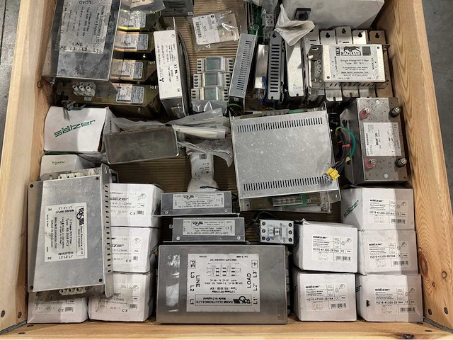 Partij gemengde electronica & besturingscomponenten (56kg) - afbeelding 5 van  12