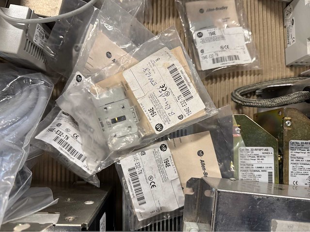 Partij gemengde electronica & besturingscomponenten (56kg) - afbeelding 9 van  12