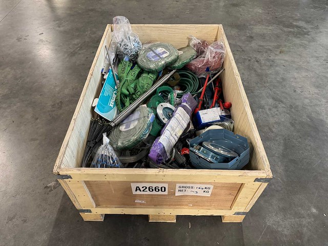 Partij gemengde hijs-/spanmiddelen & werkplaatsmateriaal (149kg) - afbeelding 1 van  9