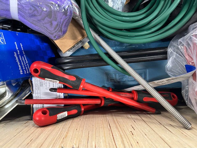 Partij gemengde hijs-/spanmiddelen & werkplaatsmateriaal (149kg) - afbeelding 6 van  9