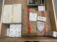 Partij gemengde industriële besturings- en electronica componenten - afbeelding 1 van  9