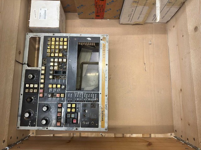 Partij gemengde industriële besturings- en electronica componenten - afbeelding 2 van  9