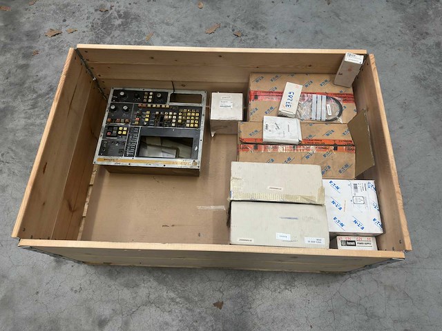 Partij gemengde industriële besturings- en electronica componenten - afbeelding 6 van  9