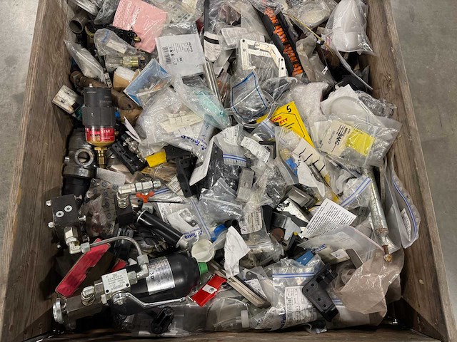 Partij gemengde industriële onderdelen / pneumatische & hydraulische componenten (215kg) - afbeelding 3 van  8