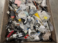 Partij gemengde industriële onderdelen / pneumatische & hydraulische componenten (215kg) - afbeelding 3 van  8