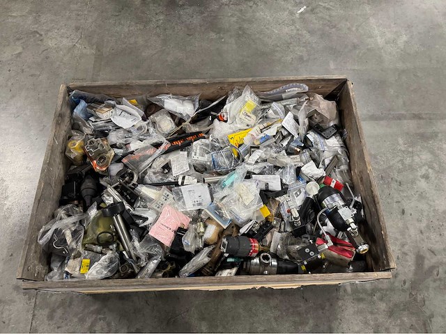 Partij gemengde industriële onderdelen / pneumatische & hydraulische componenten (215kg) - afbeelding 4 van  8