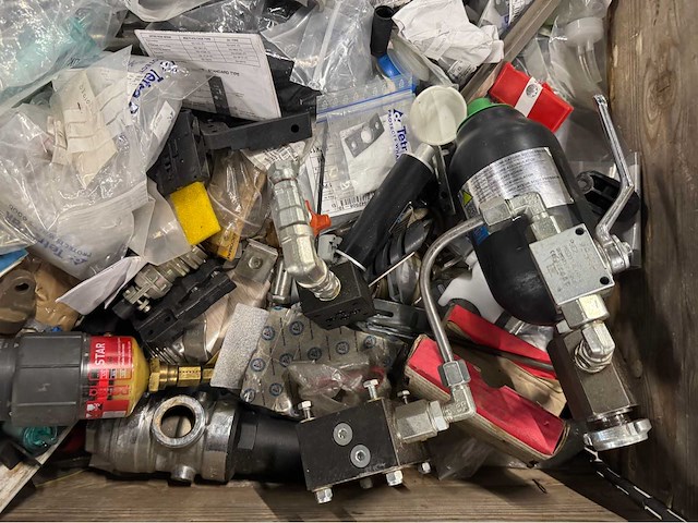 Partij gemengde industriële onderdelen / pneumatische & hydraulische componenten (215kg) - afbeelding 6 van  8