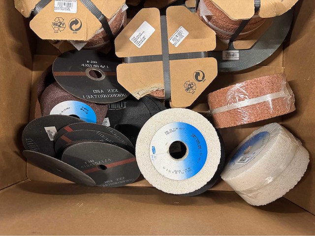 Partij gemengde slijp- en schuurmaterialen - afbeelding 3 van  6