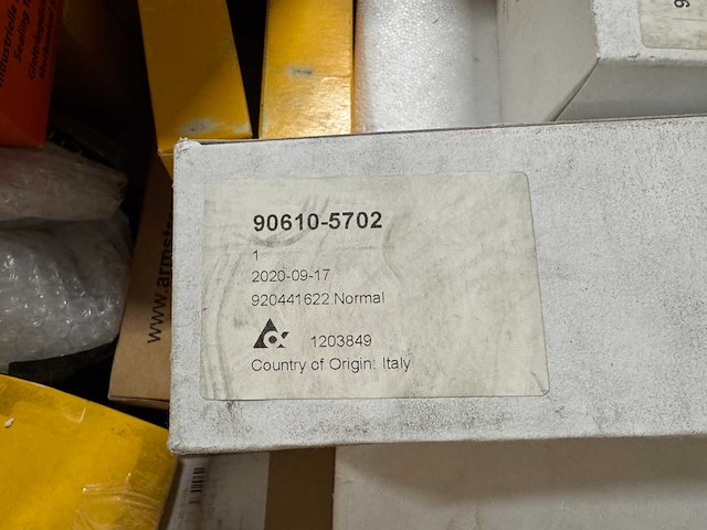 Partij gemixte industriële onderdelen - afbeelding 6 van  8