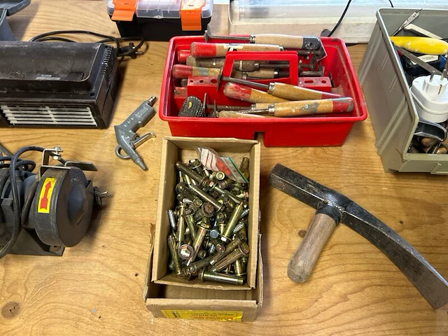 Partij gereedschap, bouwmaterialen en toebehoren w.o. dewalt - afbeelding 3 van  6