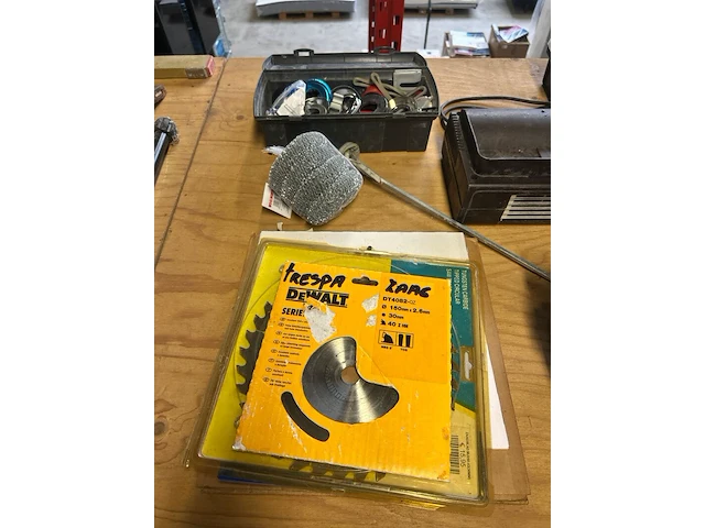 Partij gereedschap, bouwmaterialen en toebehoren w.o. dewalt - afbeelding 4 van  6