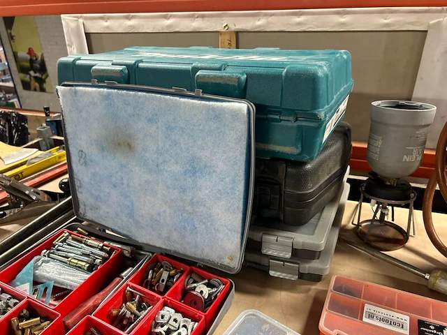 Partij gereedschap, bouwmaterialen en toebehoren w.o. makita, stanley - afbeelding 5 van  7