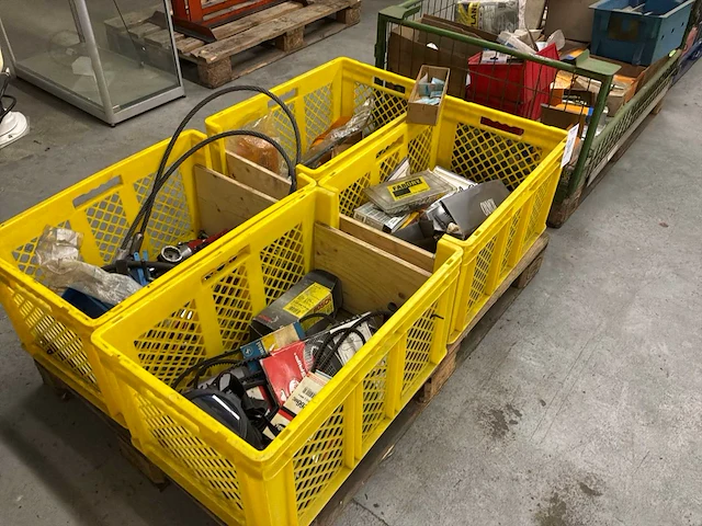Partij gereedschap en diverse - afbeelding 1 van  8