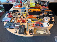 Partij gereedschap en labo toebehoren - afbeelding 1 van  9