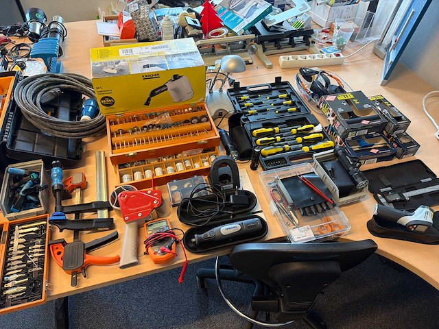 Partij gereedschap en labo toebehoren - afbeelding 2 van  9