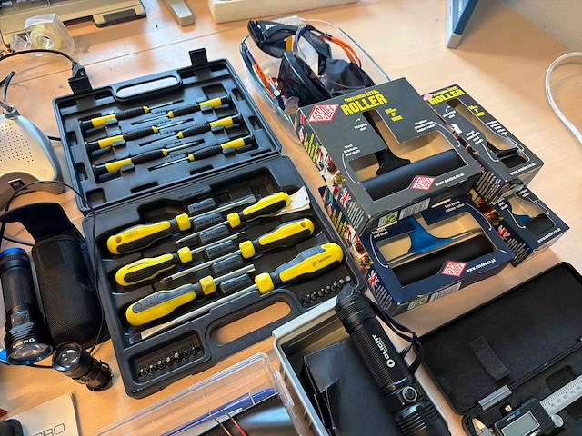 Partij gereedschap en labo toebehoren - afbeelding 3 van  9