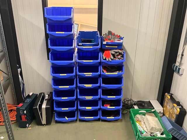 Partij gereedschap en magazijn bakken - afbeelding 7 van  14