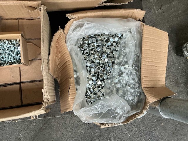 Partij gereedschap en moeren/bouten - afbeelding 7 van  18