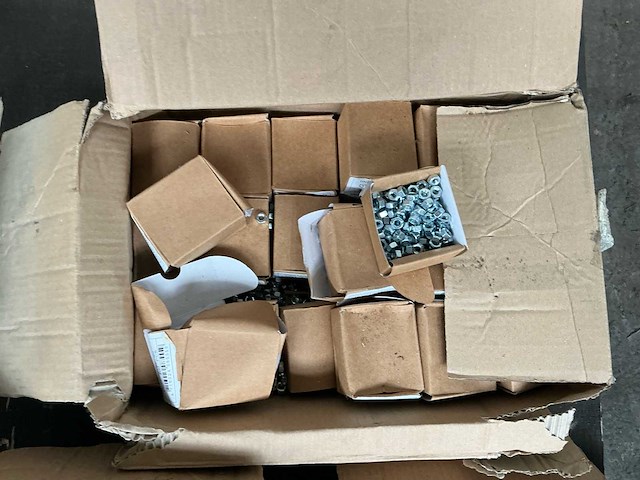 Partij gereedschap en moeren/bouten - afbeelding 8 van  18