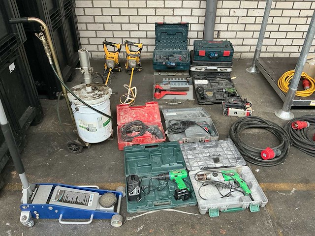 Partij gereedschap en moeren/bouten - afbeelding 9 van  18