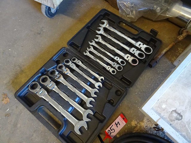 Partij gereedschap en toebehoren - afbeelding 2 van  2