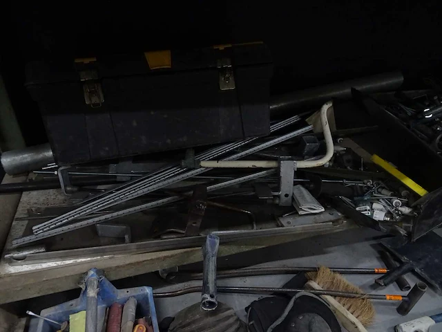 Partij gereedschap en toebehoren - afbeelding 2 van  12