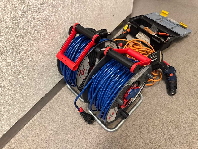 Partij gereedschap en verlengsnoeren - afbeelding 2 van  6