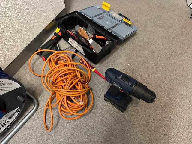 Partij gereedschap en verlengsnoeren - afbeelding 4 van  6