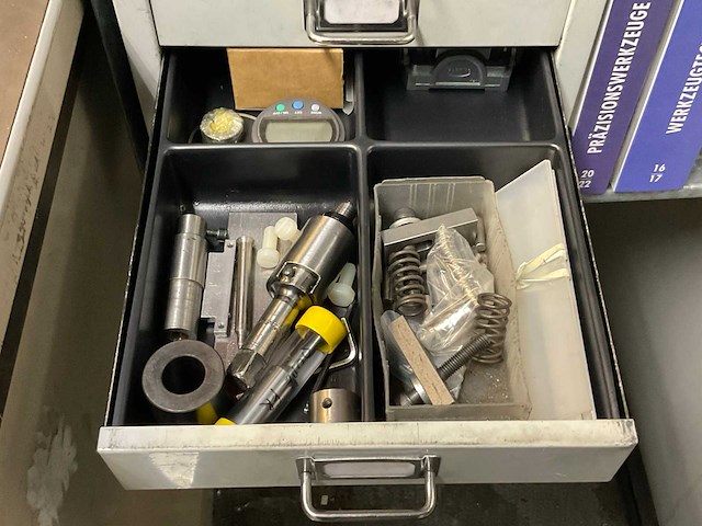 Partij gereedschap en werkplaatsmeubilair - afbeelding 10 van  13