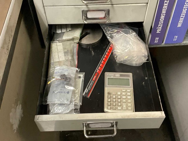 Partij gereedschap en werkplaatsmeubilair - afbeelding 11 van  13