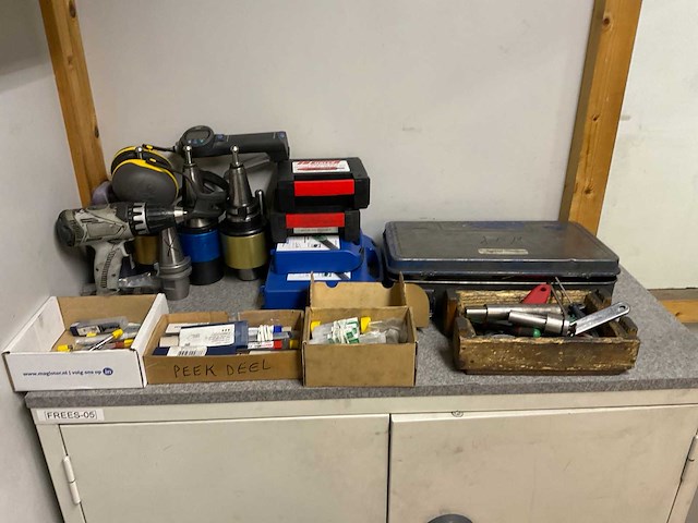 Partij gereedschap en werkplaatsmeubilair - afbeelding 3 van  13