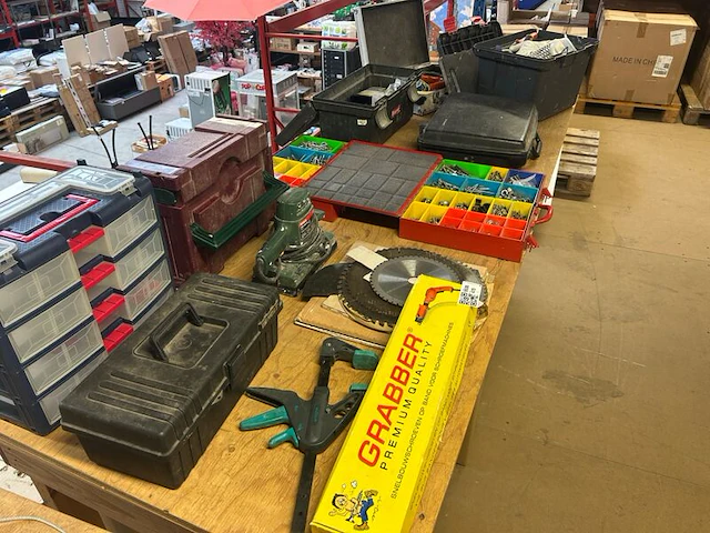 Partij gereedschap, gereedschapskoffers, bevestigingsmaterialen w.o. bosch, wolfcraft - afbeelding 1 van  12